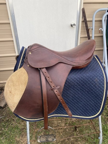 Used Cortina 18" AP English saddle Medium tree w/fittings, pad