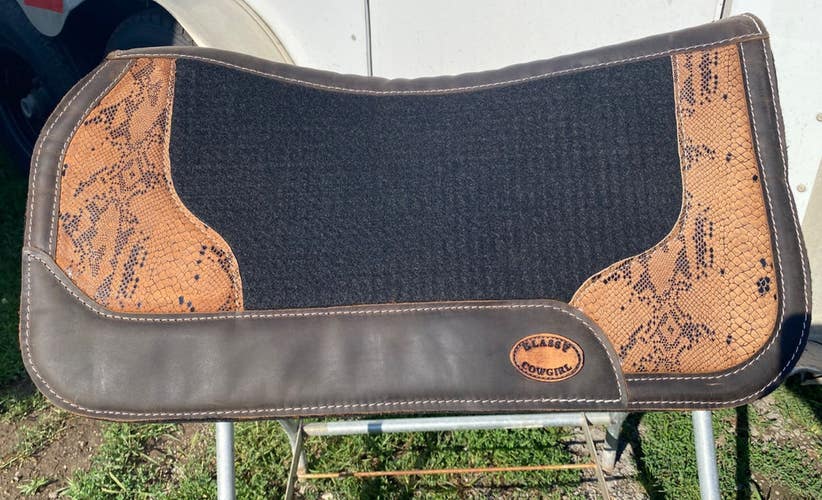 Klassy Kowgirl Desert Rattler black contoured felt Western saddle pad 28"