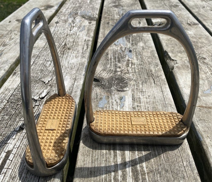 Used Stubben stainless 4.5" English stirrup irons w/pads