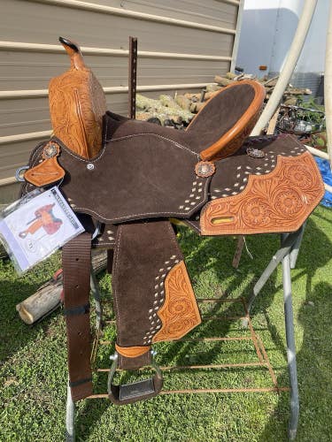 15"  Double T dark suede Western barrel saddle w/tooled leather, semi bars