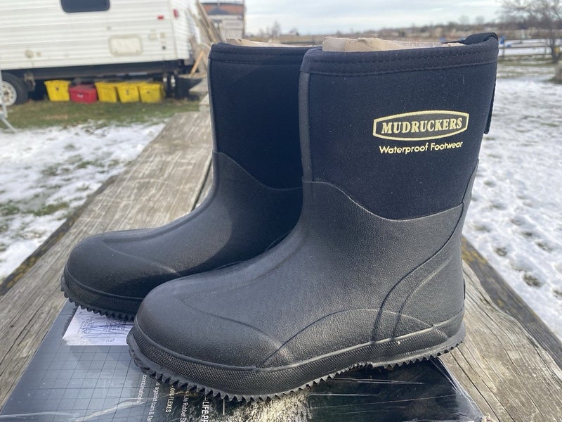 Men's 5 / Women's 6 Mudruckers waterproof/mud proof mid-boot