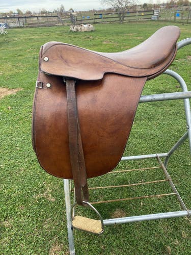 Used 18" Whitman youth saddle seat Lane Fox cutback English saddle
