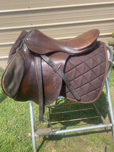 Used Stubben Cavalleria 18" AP English saddle w/fittings, MN tree, narrow twist