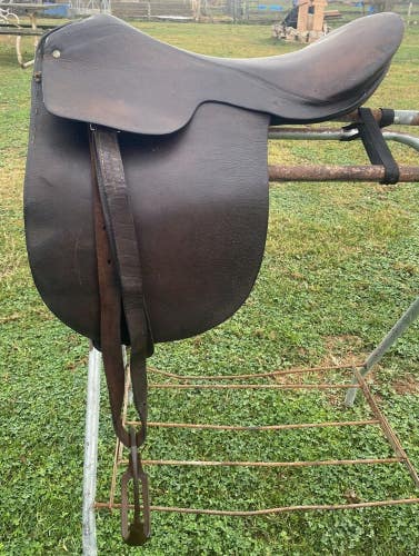 Antique English saddle US made Carlbom's Saddlery, Minneapolis Minnesota