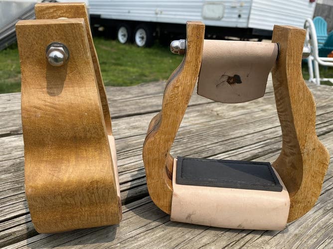 Showman curvy solid wood  Western stirrups with non-slip tread