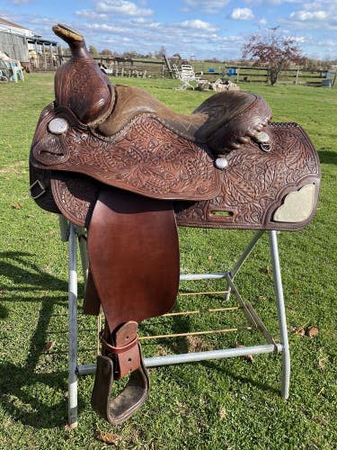 Used/vintage classy 15" Western saddle w/new fenders and stirrup straps