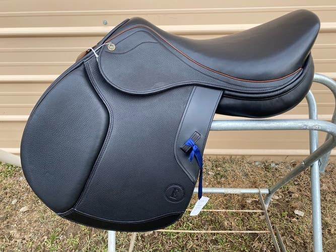 17.5" Collegiate Enzo Treviso Maria close contact / jumping saddle black