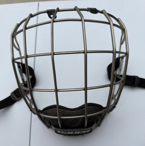 Medium Bauer Re-Akt Cage Full Cage (Used)