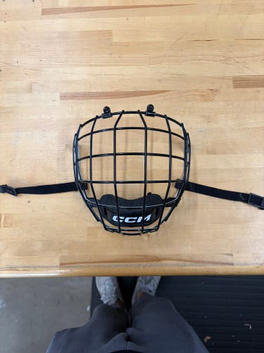 USED CCM FM580 Oreo Cage (MD)