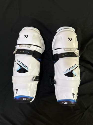 Intermediate Bauer Vapor Flylite 13" Shin Pads (New)