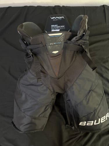 Men's Senior Medium Bauer Flylite Hockey Pants (New)
