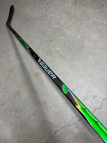 77 Flex P88 Senior Bauer Vapor Flylite Right Hand Hockey Stick (New) Pro Stock