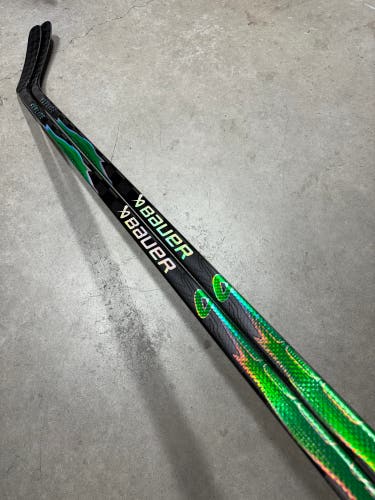 2 PACK 77 Flex P88 Senior Bauer Vapor Flylite Right Hand Hockey Stick (New) Pro Stock