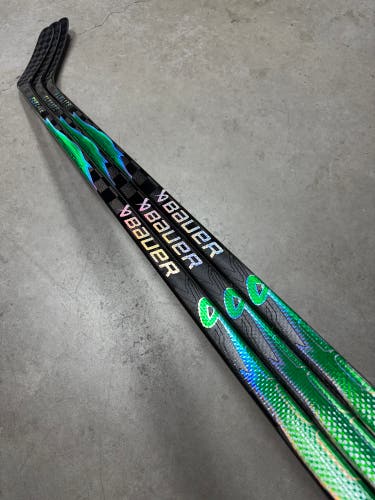 3 PACK 77 Flex P88 Senior Bauer Vapor Flylite Right Hand Hockey Stick (New) Pro Stock