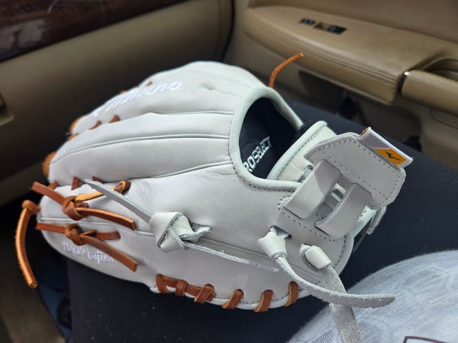 NEW WITH TAG 2025 Mizuno RH Outfield Pro Select Baseball Glove 12.5" (New)