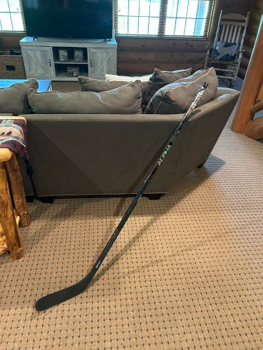Intermediate Warrior Alpha DX Right Handed Hockey Stick W88 63 Flex (Used)