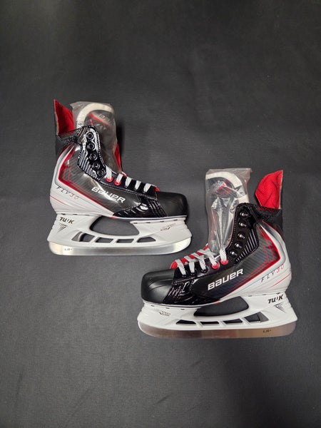 Brand new Senior Bauer Vapor Fly30 9.0D ice hockey skates