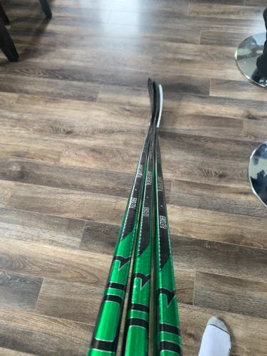 3 Senior Bauer Vapor Hyperlite 2 Right Handed Hockey Stick P92 70 Flex (Used)