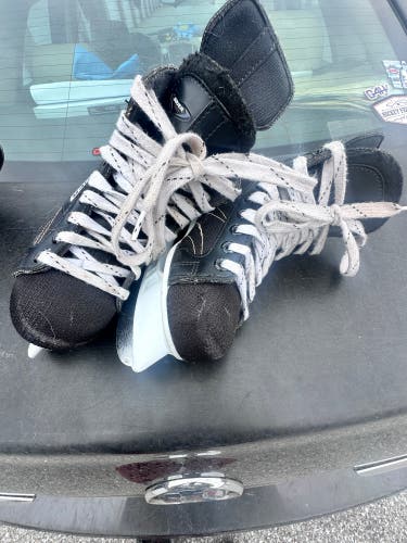 Bauer Force Comp Hockey Skates Regular Width Size 2 (Used)