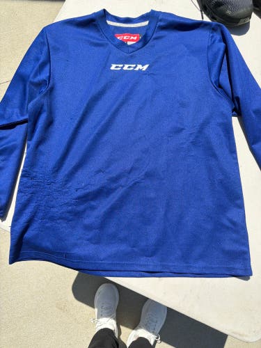 Blue Large/Extra Large Kids Unisex CCM Jersey (Used)
