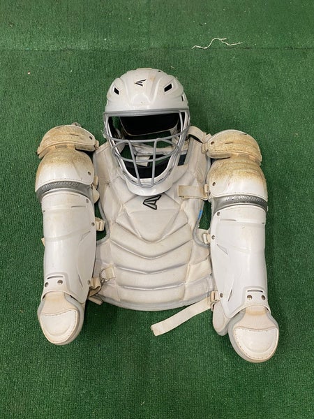 Easton The Fundamental Catcher's Set | Size Small