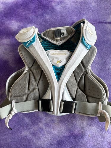 Large Adult Maverik Rome Speed Shoulder Pads (Used)