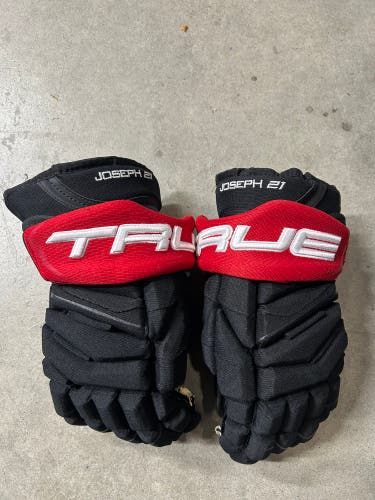 13.5” True Catalyst 9X Ottawa Senators Gloves Pro Stock (New) NHL