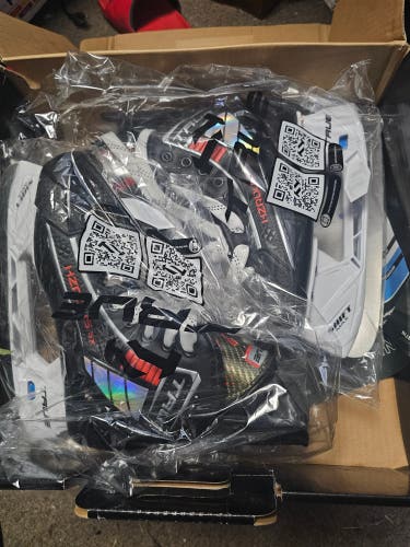 Black 2025 True HZRDUS 5x Senior Hockey Skates Regular Width 7