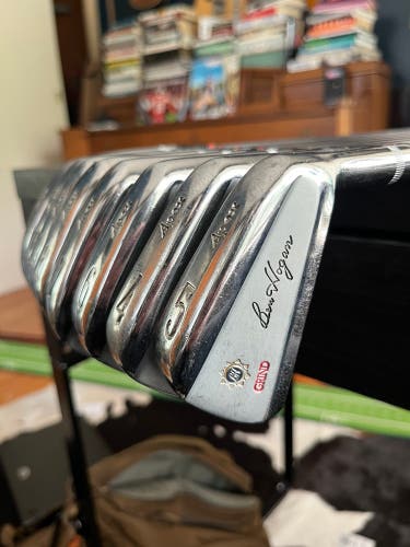 Men's Ben Hogan Apex Grind Right Handed Iron Set Regular Flex (8 Clubs) #4 - #9, PW, SW (Used)