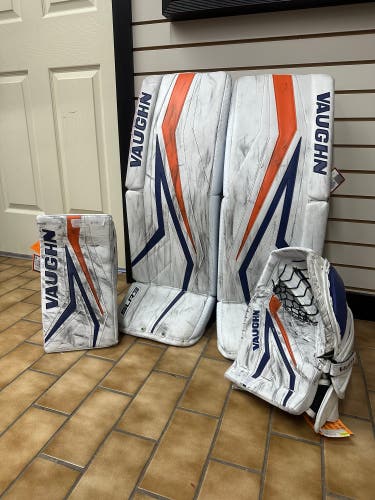 NHL game used, signed, 34" Vaughn SLR3 Pro Carbon Regular Goalie Full Set (Used)