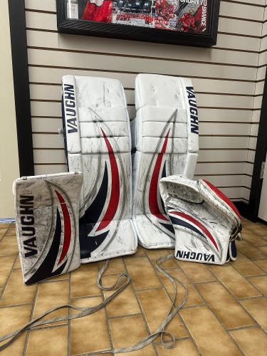 WHL pro return, 34" 2025 Vaughn V10 Pro Carbon Regular Goalie Full Set Pro Stock (Used)