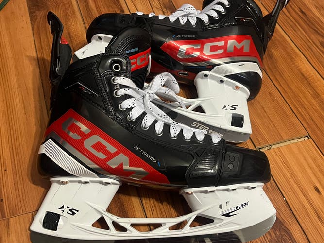 2023 CCM JetSpeed FT6 Pro Hockey Skates Regular Width 9.5 (Used)