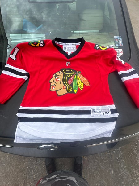 Reebok youth S/M Chicago Black Hawks Marian Hossa 81 Jersey