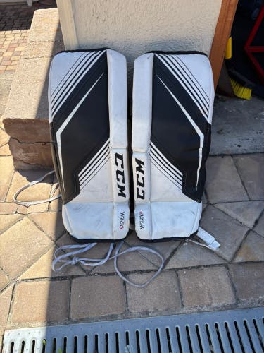 22" CCM YTFlex 2 Goalie Leg Pads (Used)