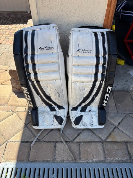 24" CCM Extreme Flex 400 Goalie Leg Pads (Used)