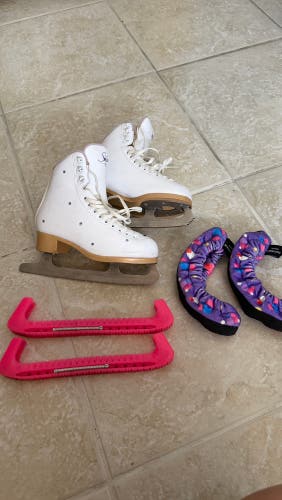 Jackson Ultima Figure Skates B Junior 3 (Used)