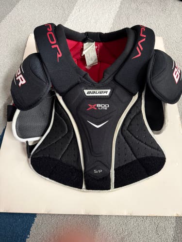 Small Senior Bauer Vapor X800 Lite Shoulder Pads (Used)