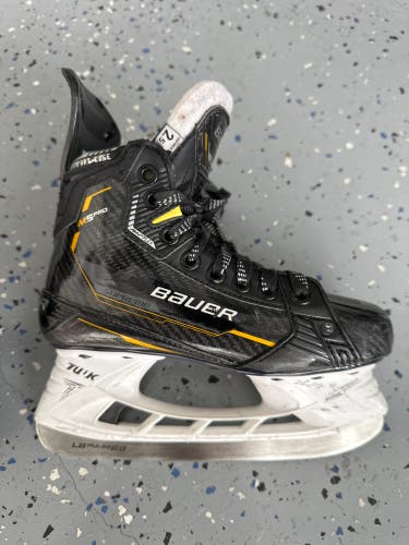 2022 Bauer Supreme M5 Pro Hockey Skates Regular Width Size 2.5 (Used)
