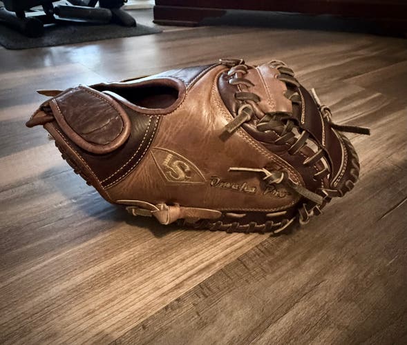 Louisville Slugger OMAHA PRO RH Catcher's Baseball Glove 32.5" (Used)