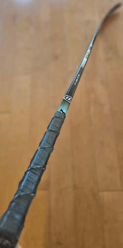Warrior Alpha DX4 Intermediate Hockey Stick 55 Flex – W71 Larkin – Grip (Used)
