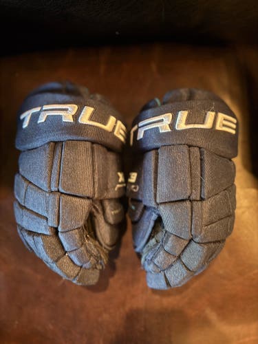 True XC9 Pro Hockey Gloves – Size 12” | Navy Blue (New)