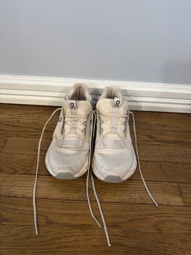 White Size M 7.5 (W 8.5) Women's (Used)