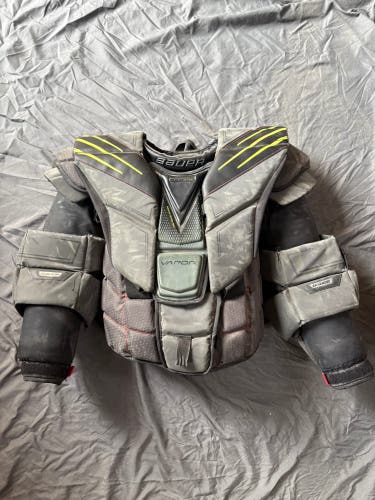 Large Bauer Hyperlite Goalie Chest Protector (Used)