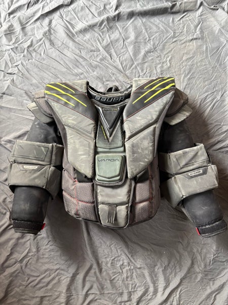 Large Bauer Hyperlite Goalie Chest Protector (Used)