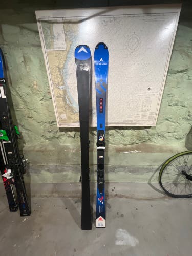 Dynastar DT 97 slalom skis with flat heels
