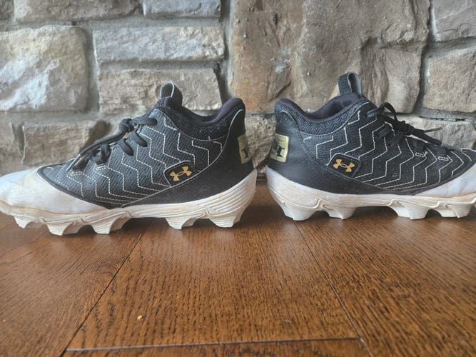 Black Men's Size M 8.5 (W 9.5) Youth Under Armour (Used)