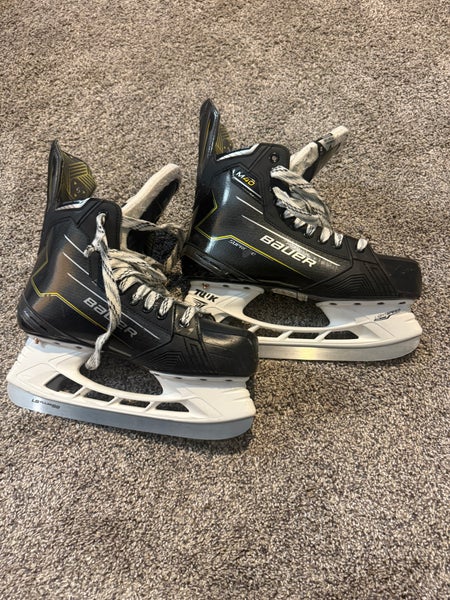 Black 2024 Bauer Supreme M40 Hockey Skates Regular Width 9 (Slightly Used)