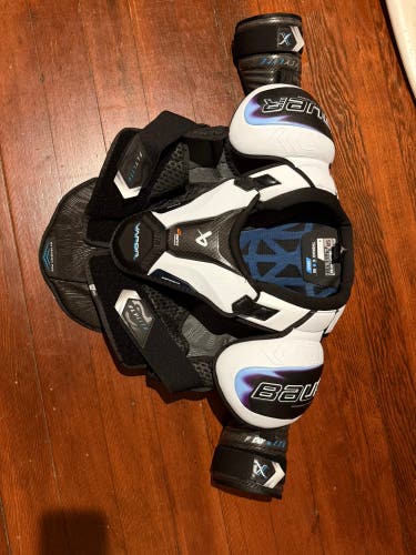 Men's Medium Senior Bauer Vapor Flylite Shoulder Pads (Used)
