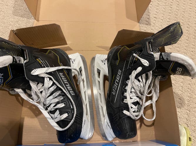 2024 Bauer Supreme M40 Hockey Skates 6 (Used)