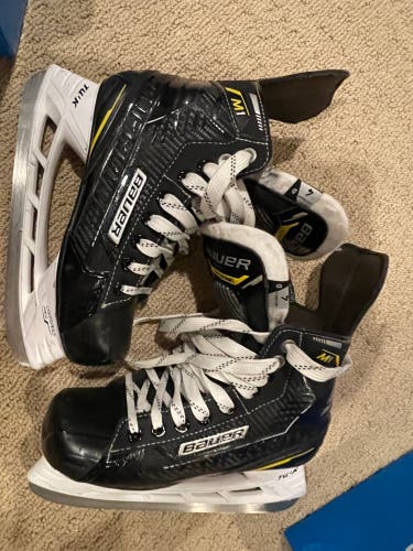 2022 Bauer Supreme M1 Hockey Skates Size 4 (Used)